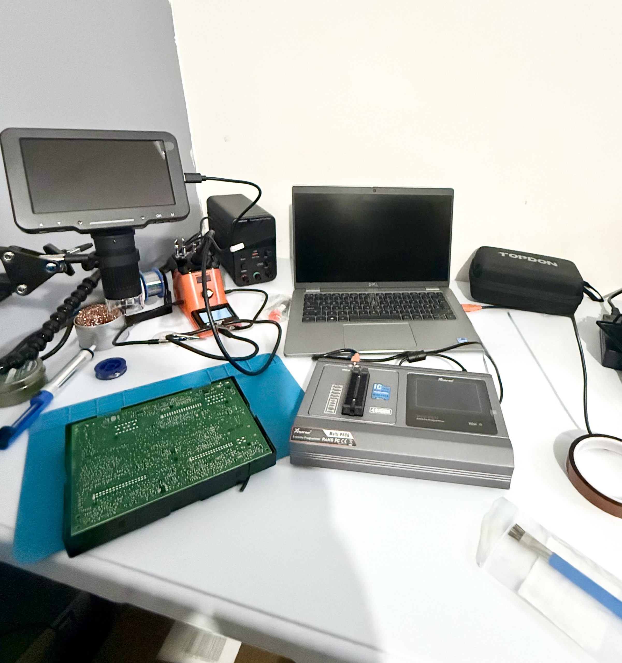 Dedicated automotive electronics workshop for advanced car key programming, EEPROM and immobiliser diagnostics in Northumberland, Newcastle and North Tyneside.